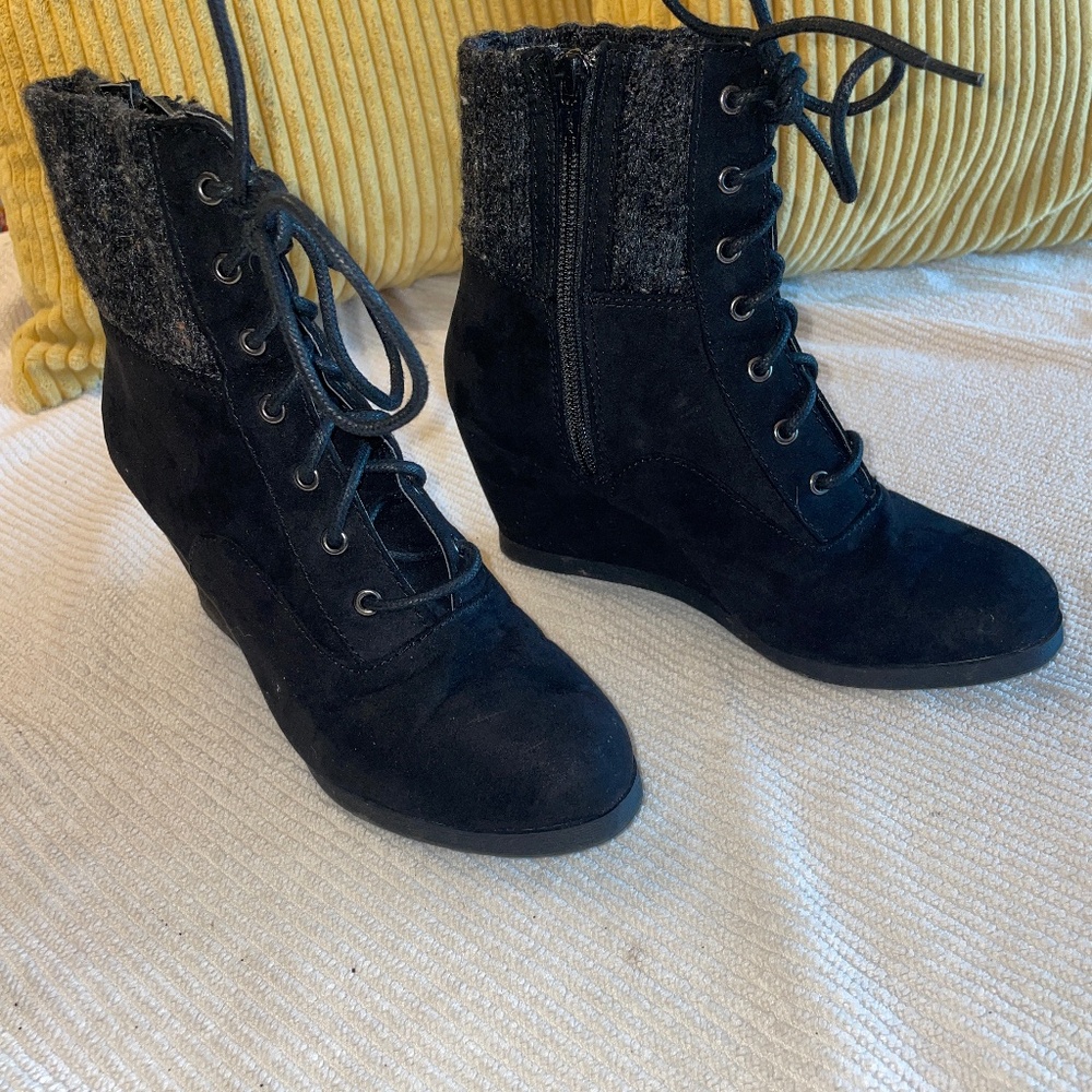 Kohl's SO Sweater-knit wedge ankle boot, size 7
